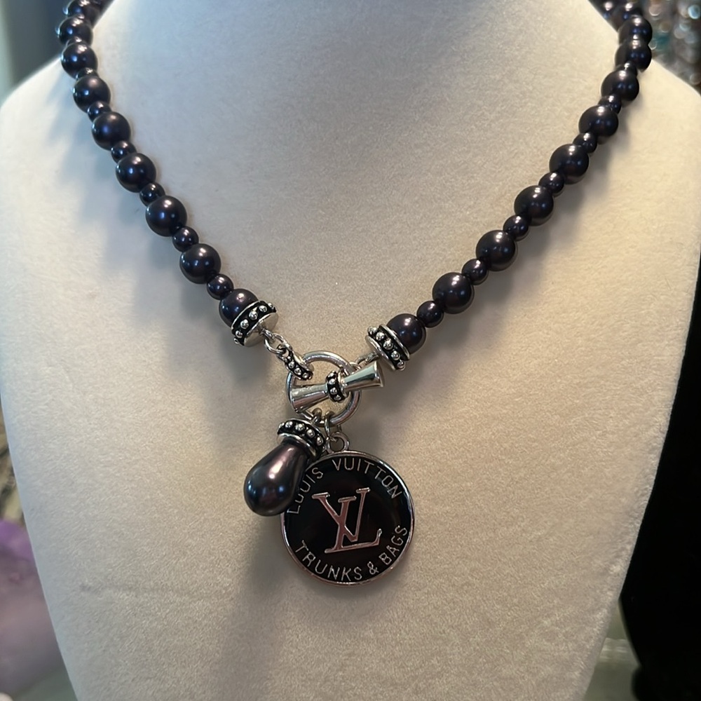 Black Beaded Necklace - Picture 2 of 4